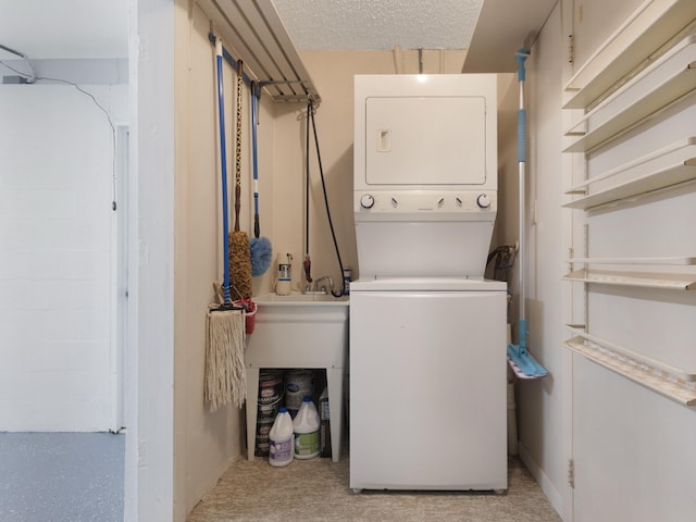 625 SW 21st Cir, Boynton Beach, FL 33426 - washroom featuring estacked washer and dryer