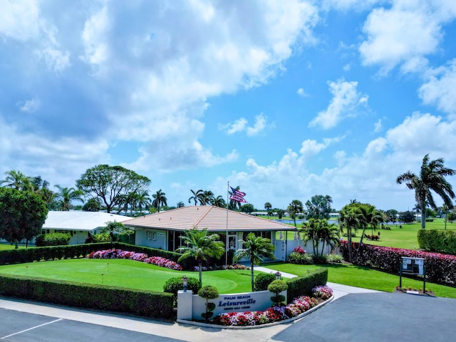 625 SW 21st Cir, Boynton Beach, FL 33426 - view of property's community with a lawn and a putting area