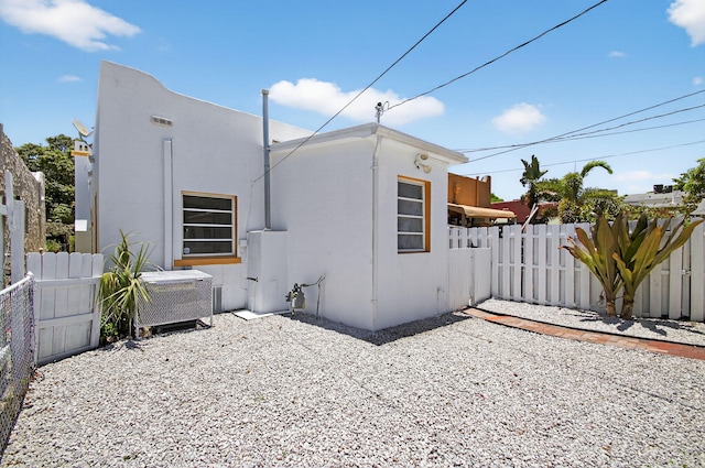 511 S K St, Lake Worth Beach, FL 33460 - rear view of property featuring stucco siding