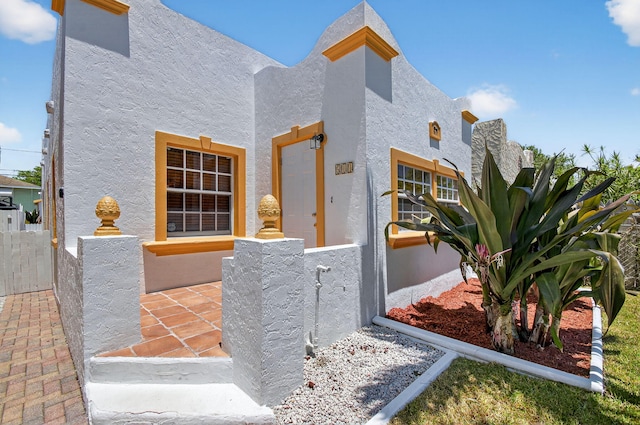 511 S K St, Lake Worth Beach, FL 33460 - property entrance with stucco siding