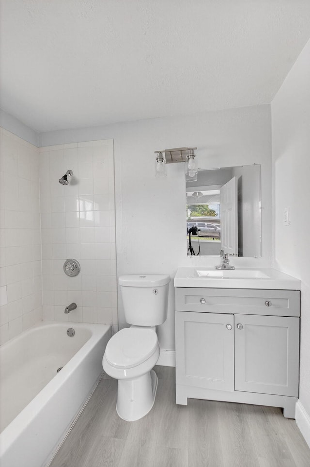 323 S E St, Lake Worth Beach, FL 33460 - full bath featuring wood finished floors, vanity, and bathtub / shower combination