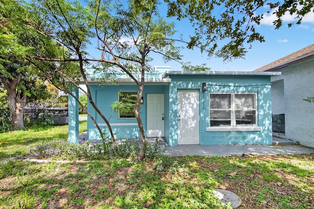 323 S E St, Lake Worth Beach, FL 33460 - view of front of property with stucco siding