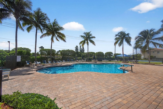 3004 N Evergreen Cir, Boynton Beach, FL 33426 - community pool with a patio area