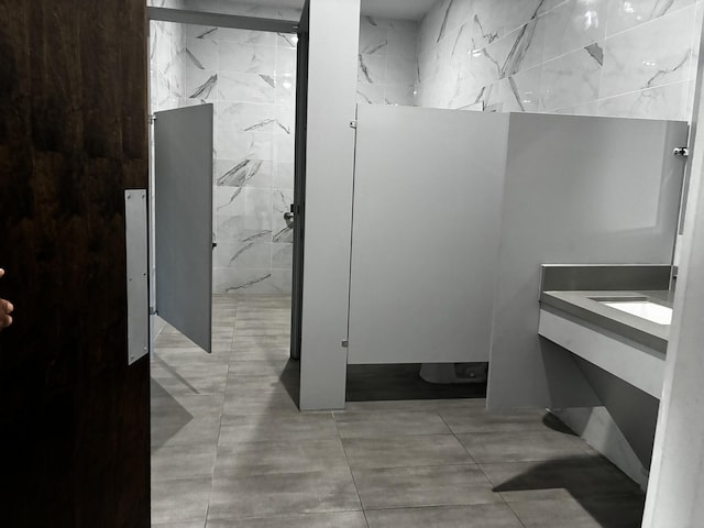 3004 N Evergreen Cir, Boynton Beach, FL 33426 - bathroom with a marble finish shower and vanity