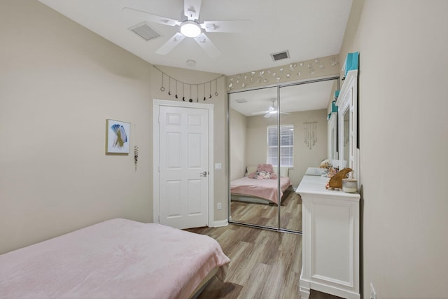 3032 W Community Dr, Jupiter, FL 33458 - bedroom featuring light wood-style floors, a closet, and a ceiling fan
