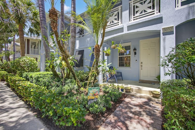 3032 W Community Dr, Jupiter, FL 33458 - entrance to property with stucco siding and a porch