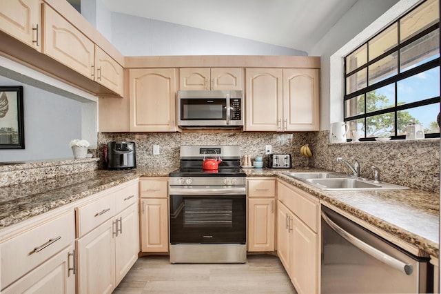 1102 Republic Ct, Deerfield Beach, FL 33442 - kitchen featuring stainless steel appliances, lofted ceiling, light brown cabinets, tasteful backsplash, and light wood-type flooring