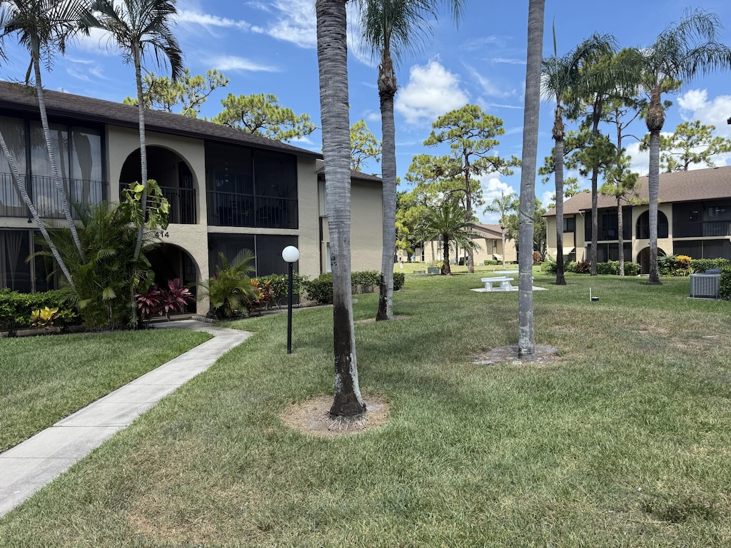 414 Pine Glen Ln Unit B-1, Greenacres, FL 33463 - view of green lawn
