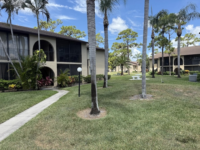 414 Pine Glen Ln Unit B-1, Greenacres, FL 33463 - view of green lawn