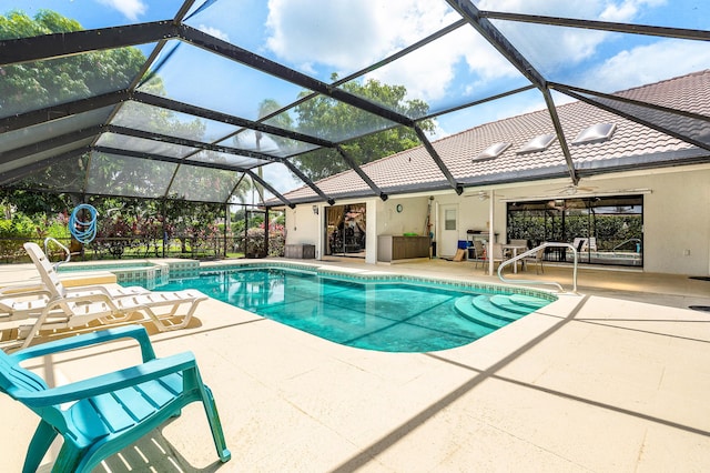 2029 Greenview Cove Dr, Wellington, FL 33414 - view of pool featuring a ceiling fan, a patio, a pool with connected hot tub, and a lanai