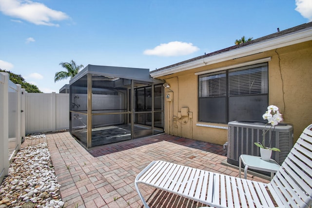 4640 Homestead Way Unit 39, West Palm Beach, FL 33417 - fenced backyard with a patio and a sunroom
