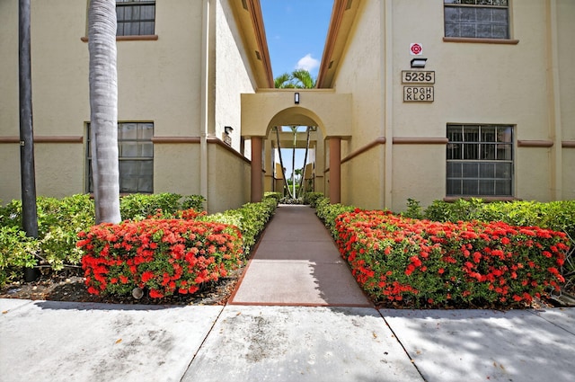 5235 Europa Dr Unit K, Boynton Beach, FL 33437 - doorway to property featuring stucco siding