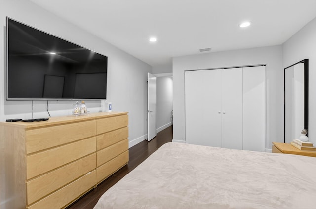 3469 Deer Creek Palladian Cir, Deerfield Beach, FL 33442 - bedroom featuring dark wood finished floors, a closet, and recessed lighting
