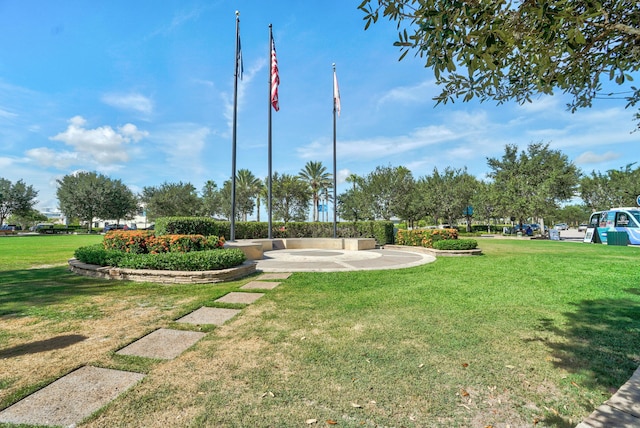 650 NE Waters Edge Ln, Port Saint Lucie, FL 34983 - view of community featuring a lawn