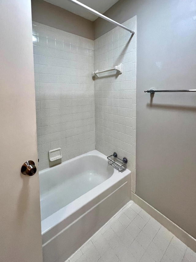 9815 Watermill Cir Unit B, Boynton Beach, FL 33437 - bathroom with baseboards and tub / shower combination