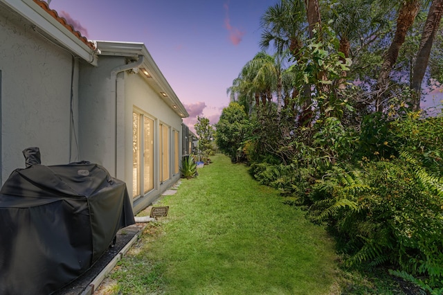 5160 Sabal Gardens Ln Unit 1, Boca Raton, FL 33487 - yard at dusk with a yard