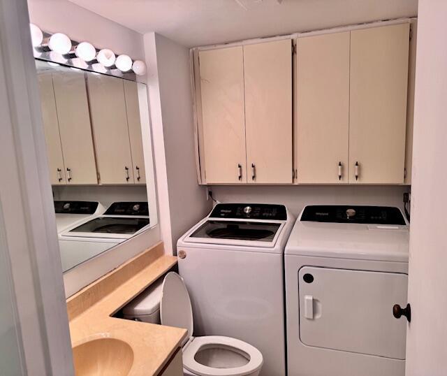 217 Live Oak Ln, Boynton Beach, FL 33436 - laundry area with independent washer and dryer