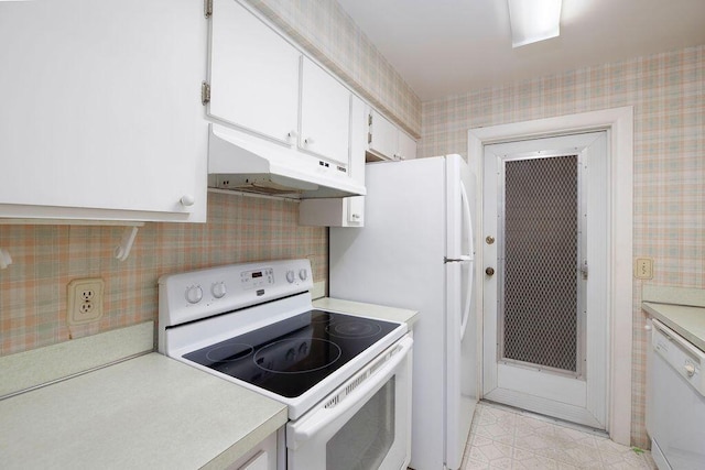 325 SE Bayview Ter, Port Saint Lucie, FL 34983 - kitchen featuring white appliances, under cabinet range hood, light countertops, white cabinets, and wallpapered walls