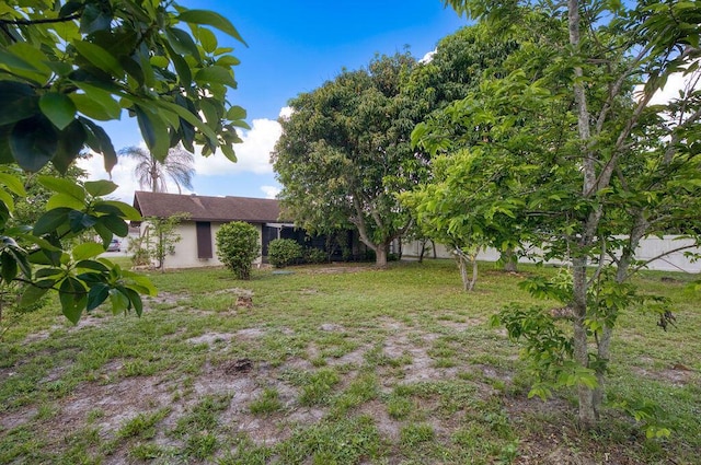 325 SE Bayview Ter, Port Saint Lucie, FL 34983 - view of grassy yard