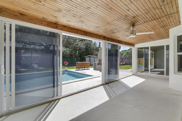 334 SW 14 Th Ave, Boynton Beach, FL 33435 - unfurnished sunroom featuring a ceiling fan and plenty of natural light