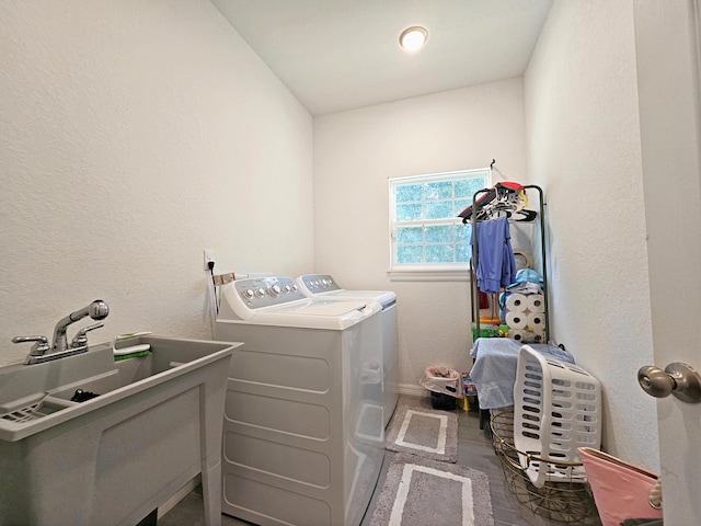 690 NE 150th Ct, Morriston, FL 32668 - laundry area featuring separate washer and dryer and a textured wall