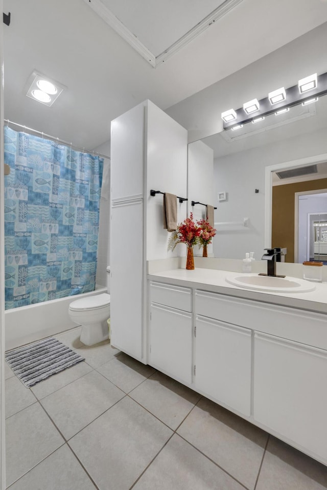 2004 SE Round Table Dr Unit 0, Port Saint Lucie, FL 34952 - full bath with vanity, tile patterned flooring, and shower / bathtub combination with curtain