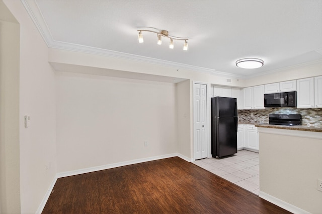15185 Michelangelo Blvd Unit 207, Delray Beach, FL 33446 - kitchen featuring black appliances, light wood-style floors, white cabinets, crown molding, and decorative backsplash