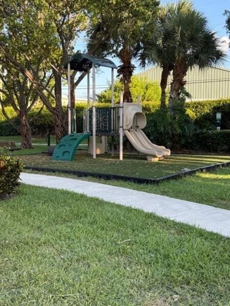 315 Spruce St, Boynton Beach, FL 33426 - community play area featuring a lawn