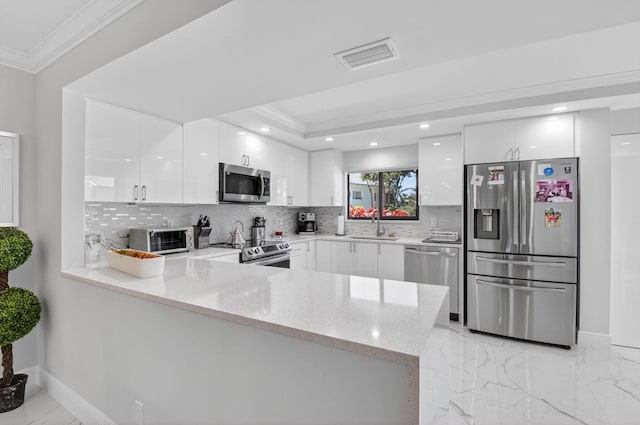 15822 Loch Maree Ln Unit 3203, Delray Beach, FL 33446 - kitchen with stainless steel appliances, modern cabinets, a peninsula, crown molding, and white cabinetry