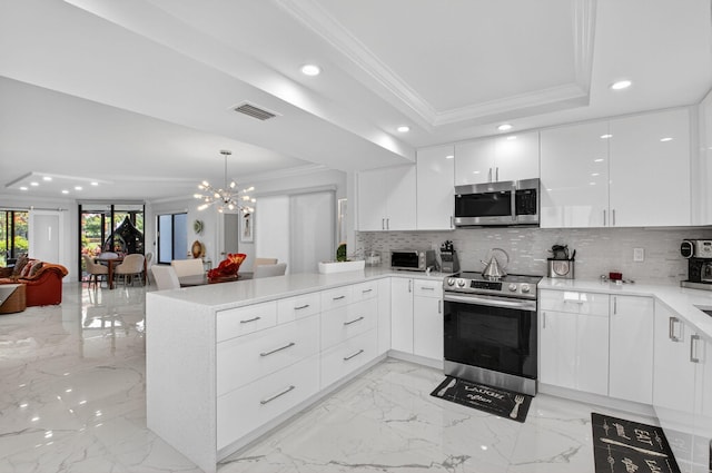 15822 Loch Maree Ln Unit 3203, Delray Beach, FL 33446 - kitchen with stainless steel appliances, a raised ceiling, modern cabinets, crown molding, and recessed lighting