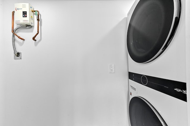 899 Jeffery St Unit 208, Boca Raton, FL 33487 - washroom with stacked washer / drying machine