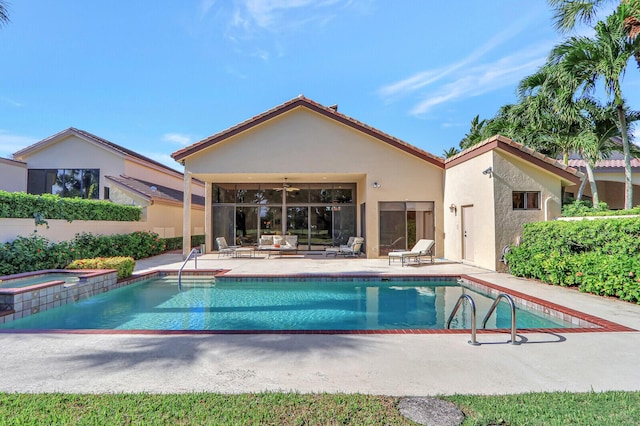 13308 Verdun Dr, Palm Beach Gardens, FL 33410 - view of swimming pool with a patio, a ceiling fan, and a pool with connected hot tub