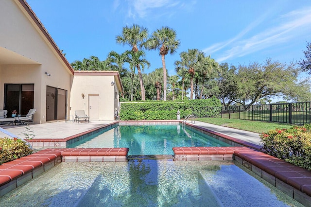 13308 Verdun Dr, Palm Beach Gardens, FL 33410 - view of pool with a pool with connected hot tub, a fenced backyard, and a patio area