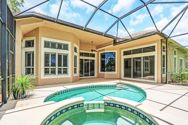 8732 Bally Bunion Rd, Port Saint Lucie, FL 34986 - view of swimming pool featuring a pool with connected hot tub, a ceiling fan, a patio area, and a lanai