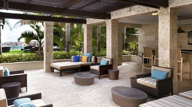 550 Okeechobee Blvd Unit 114, West Palm Beach, FL 33401 - view of patio / terrace with outdoor lounge area and a pergola
