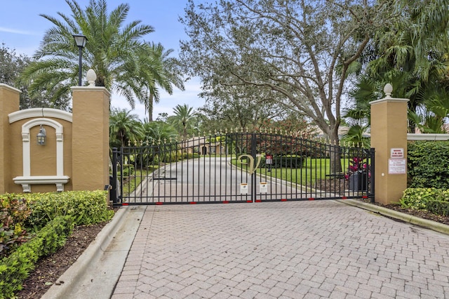 801 SW Classico Ct, Port Saint Lucie, FL 34986 - view of gate