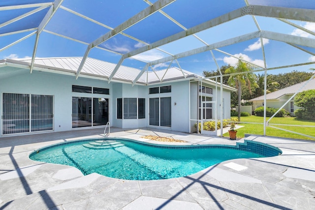 6025 Fountain Palm Dr, Jupiter, FL 33458 - outdoor pool featuring a patio area, a lanai, and a yard