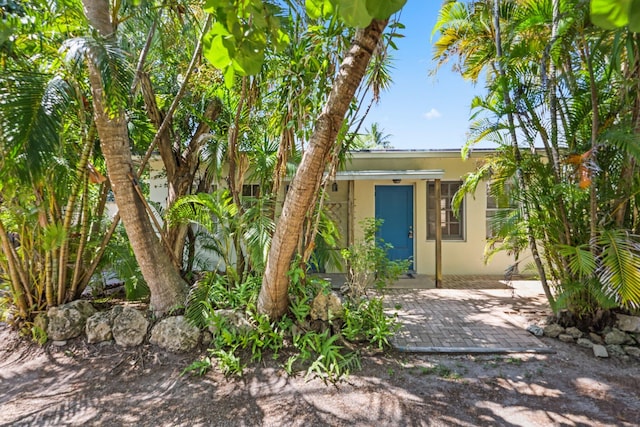 4621 N Ocean Blvd, Boynton Beach, FL 33435 - view of front facade with stucco siding