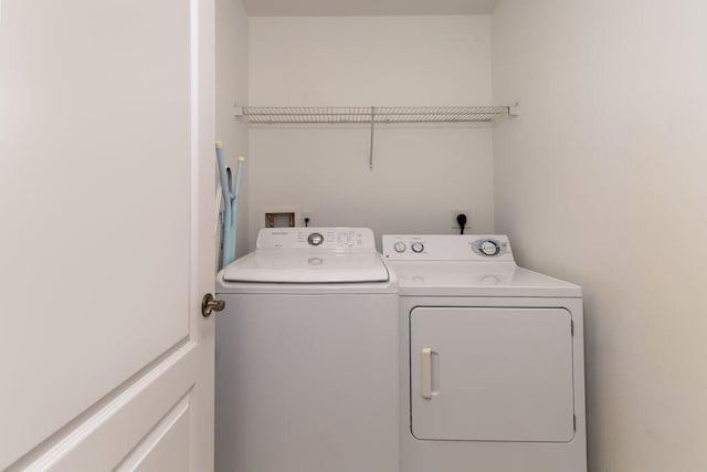 2113 SE Fern Park Dr, Port Saint Lucie, FL 34952 - laundry area featuring washer and dryer