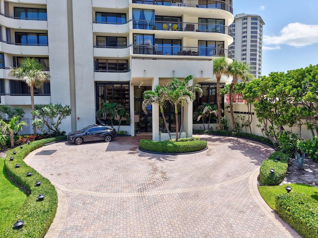 4000 N Ocean Dr Unit 204, Singer Island, FL 33404 - view of apartment building / complex with curved driveway