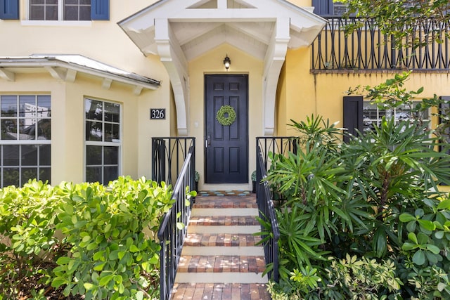 326 Tuxedo Ln, West Palm Beach, FL 33401 - property entrance with stucco siding