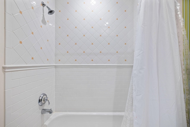 326 Tuxedo Ln, West Palm Beach, FL 33401 - full bath with shower / bath combo with shower curtain