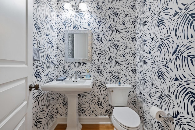 326 Tuxedo Ln, West Palm Beach, FL 33401 - half bathroom featuring wallpapered walls and toilet