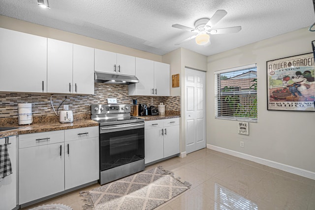 241 Meadows Dr Unit 241, Boynton Beach, FL 33436 - kitchen with electric range, under cabinet range hood, decorative backsplash, ceiling fan, and a textured ceiling