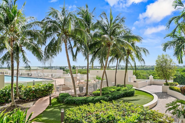 350 N Federal Hwy Unit 609, Boynton Beach, FL 33435 - surrounding community featuring a swimming pool