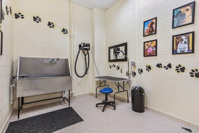 350 N Federal Hwy Unit 609, Boynton Beach, FL 33435 - misc room featuring pet washing station and tile patterned floors