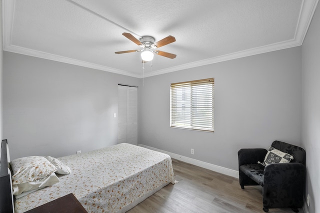 512 Shady Pine Way Unit B1, Greenacres, FL 33415 - bedroom featuring ornamental molding, light wood-type flooring, and a ceiling fan
