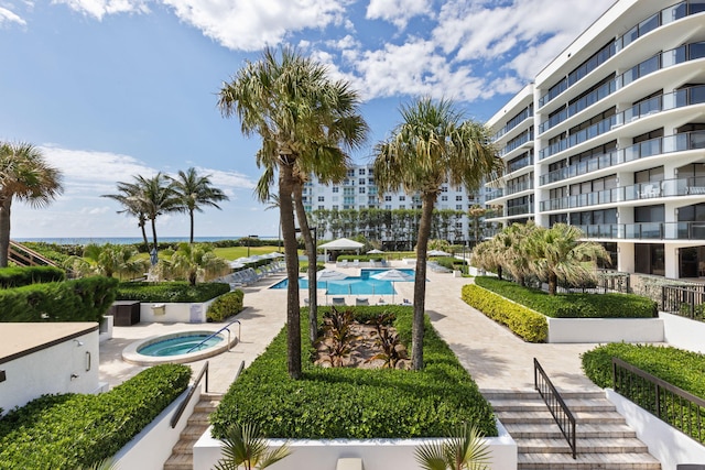 3440 S Ocean Blvd Unit 107S, Palm Beach, FL 33480 - view of property's community featuring a hot tub and a swimming pool