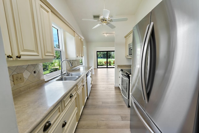 13116 SE Point O Woods Ct, Hobe Sound, FL 33455 - kitchen featuring stainless steel appliances, cream cabinets, light wood-style flooring, a ceiling fan, and light countertops