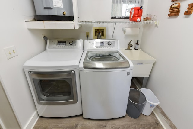 13116 SE Point O Woods Ct, Hobe Sound, FL 33455 - laundry room featuring washing machine and clothes dryer